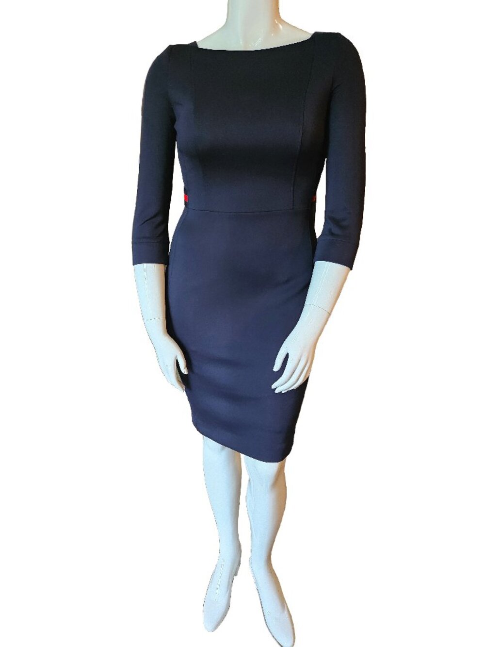NWOT Comma Navy Blue with Subtle Red Waist Accent 3/4 sleeve Sheath Dress Size 8